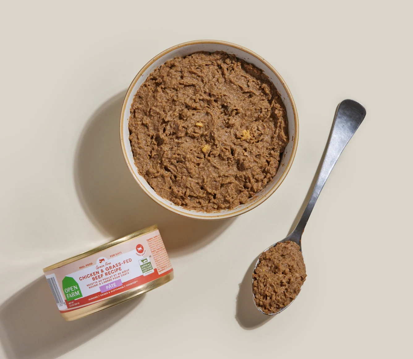 Våd kattemad med paté af kylling og græsfeedet oksekød og græskar